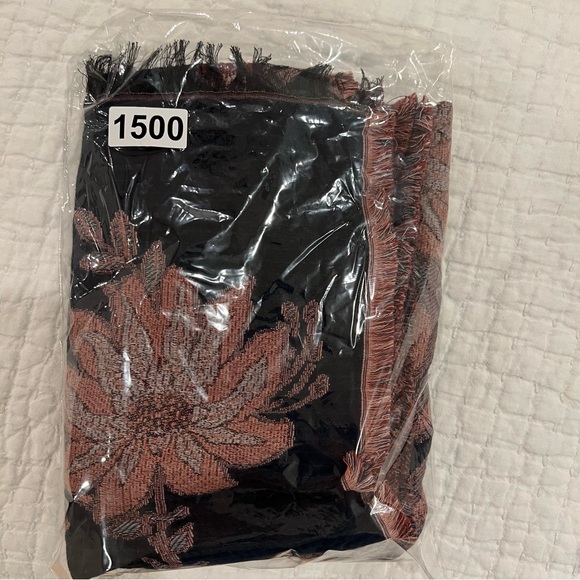 Chicos NEW Scarf Black Pink Textured Floral Leaves Cotton Fringe Oblong Boho - Picture 11 of 11